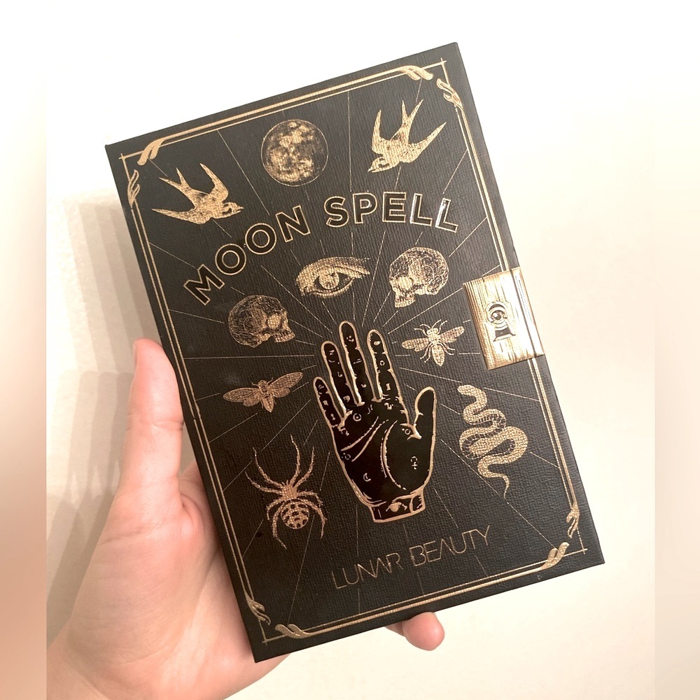 Lunar Beauty Moon Spell Palette with sleeve